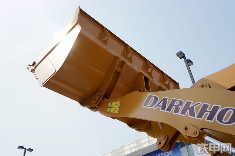 中泽华威HM833HG装载机展会( )