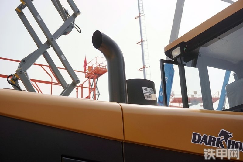 中泽华威HM833HG装载机展会( )