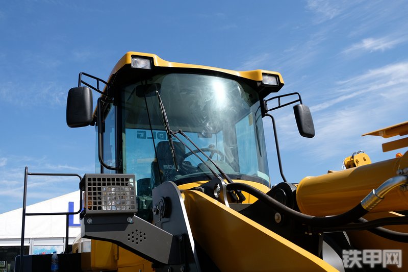 山东临工L956F-LNG装载机展会( )