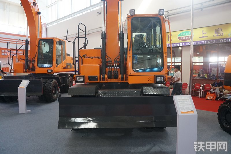 詹阳重工JYL615F挖掘机展会( )