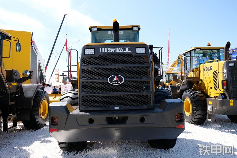 山东临工L955FC装载机展会( )