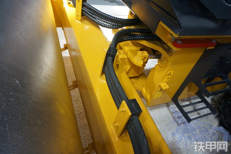 山推SR12-5压路机展会( )