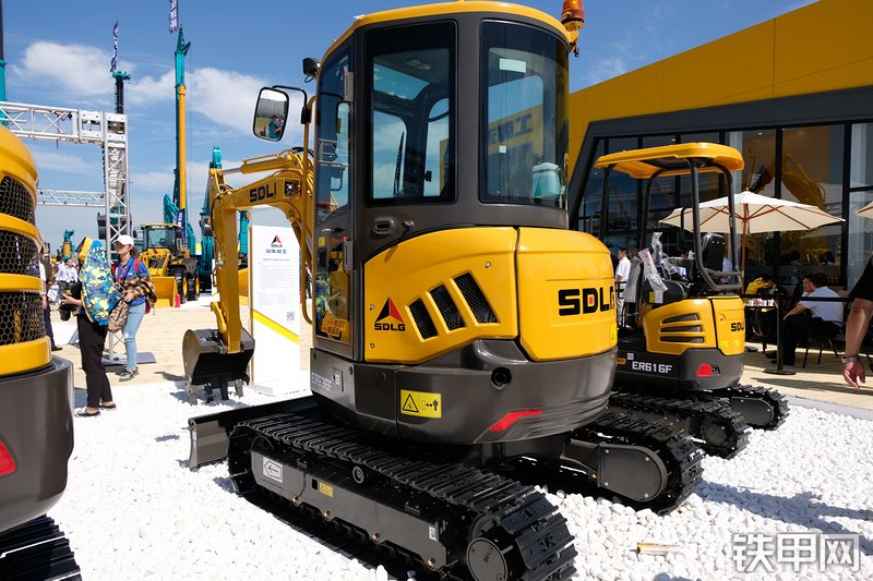 山东临工ER636F挖掘机展会( )