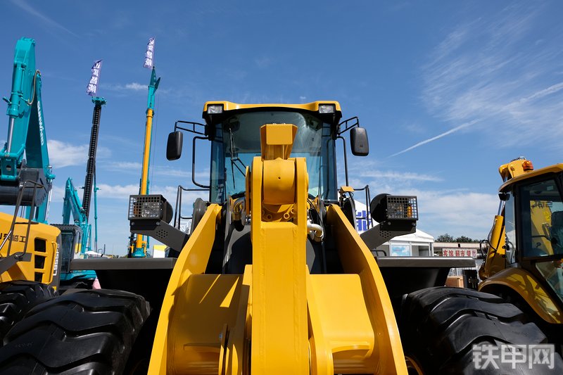 山东临工L956F-LNG装载机展会( )