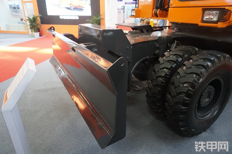 詹阳重工 JYL621F挖掘机展会( )