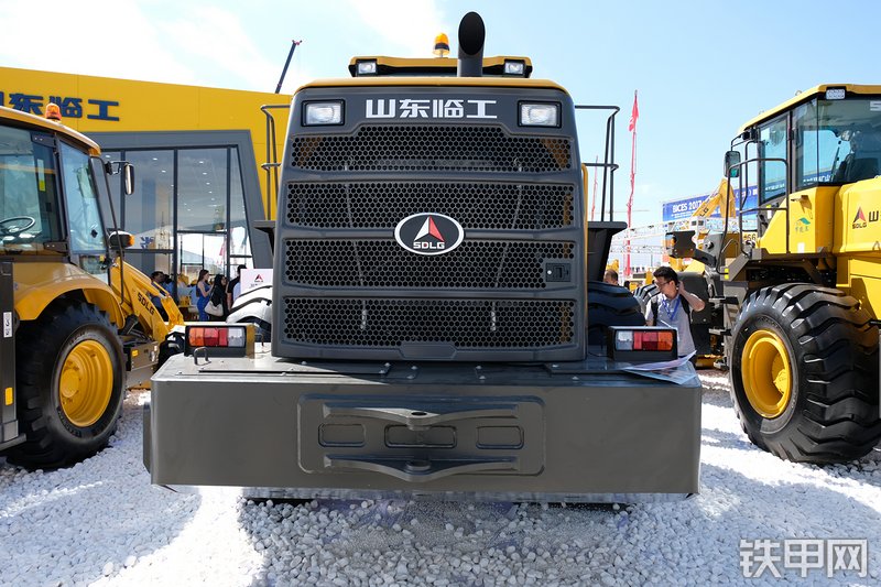 山东临工L956F-LNG装载机展会( )