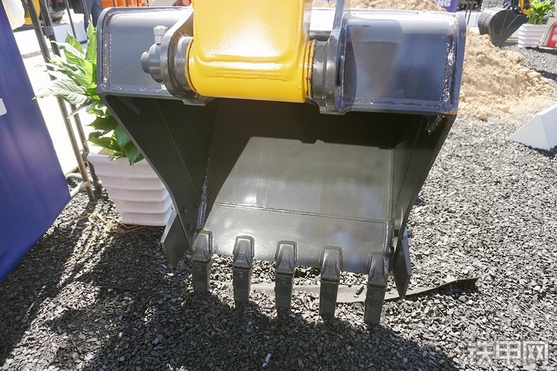 柳工CLG9075E挖掘机展会( )