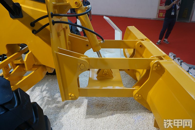 山推SG21-3平地机展会( )