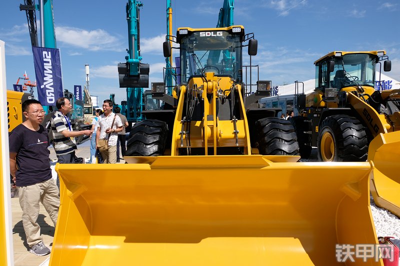 山东临工L938F装载机展会( )