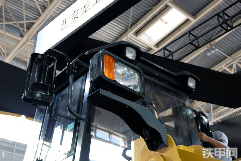 龙工LG855N装载机展会( )