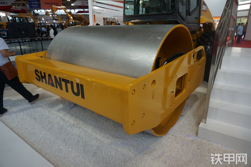 山推SR12-5压路机展会( )