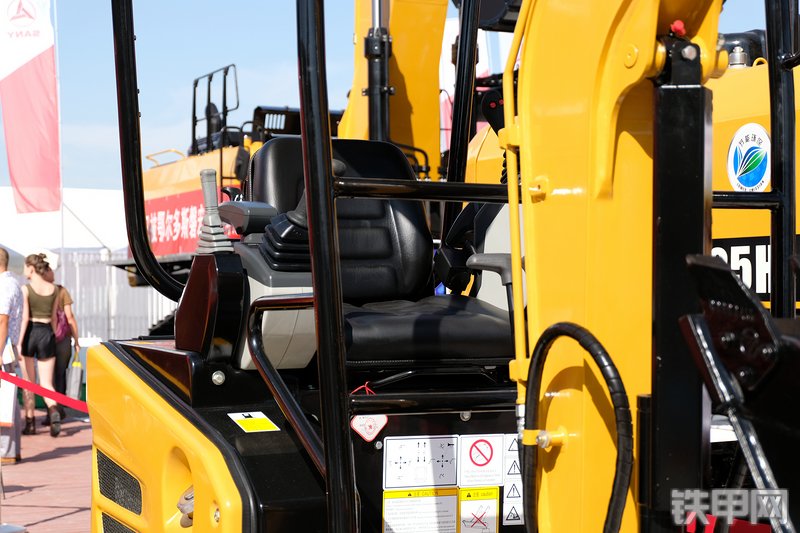 三一重工SY16C挖掘机展会( )