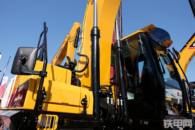 三一重工SY225H挖掘机展会( )