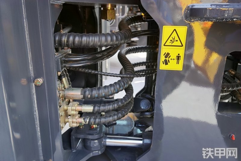 德工DG956N装载机展会( )