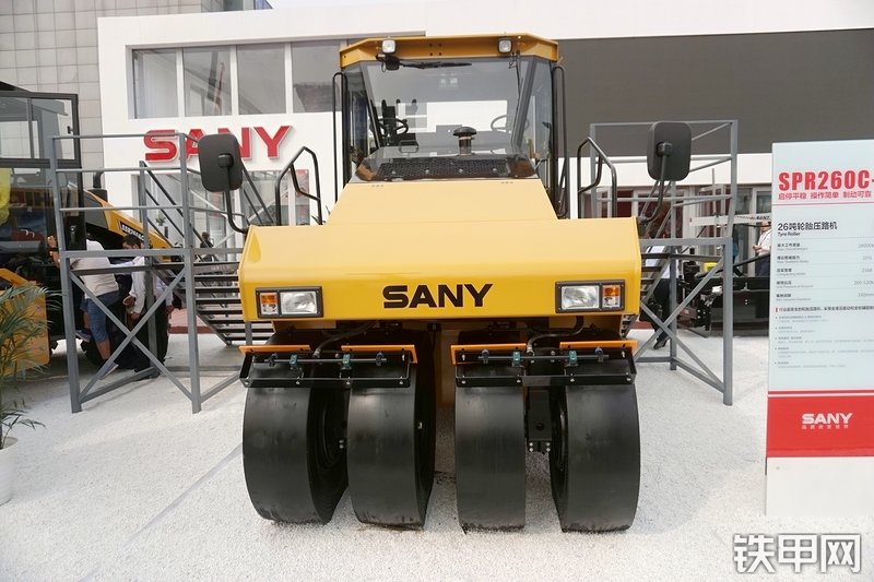 三一重工SPR260C-6压路机局部