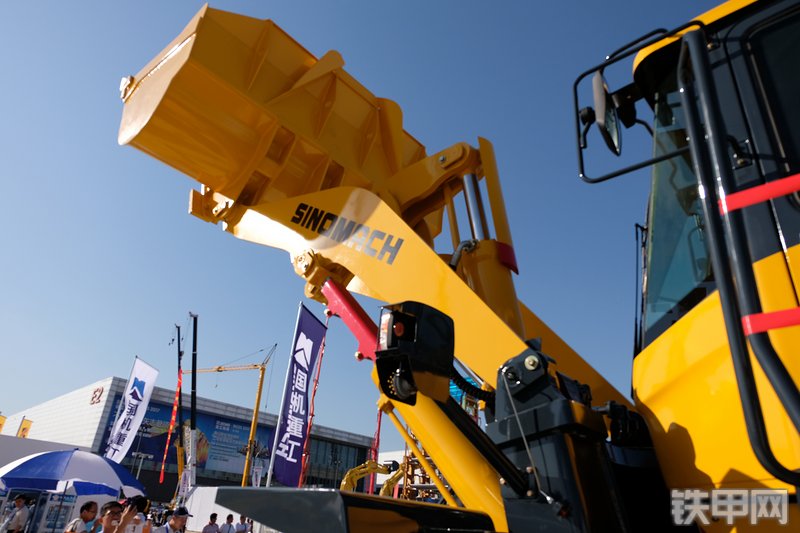 国机重工GZ66T装载机展会( )