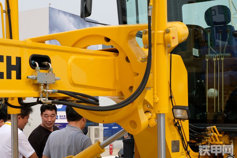 国机重工GP190T平地机展会( )