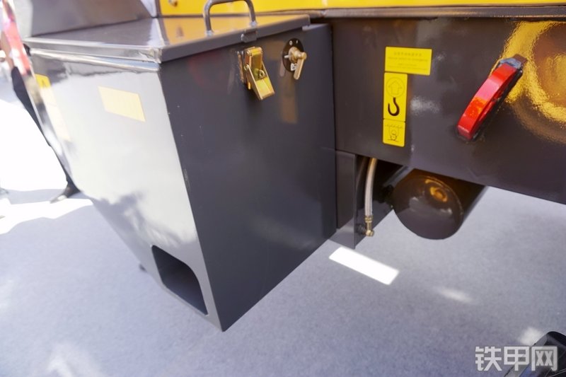 德工DG938N装载机展会( )