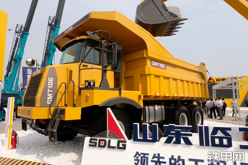 山东临工CMT106非公路自卸车整机外观