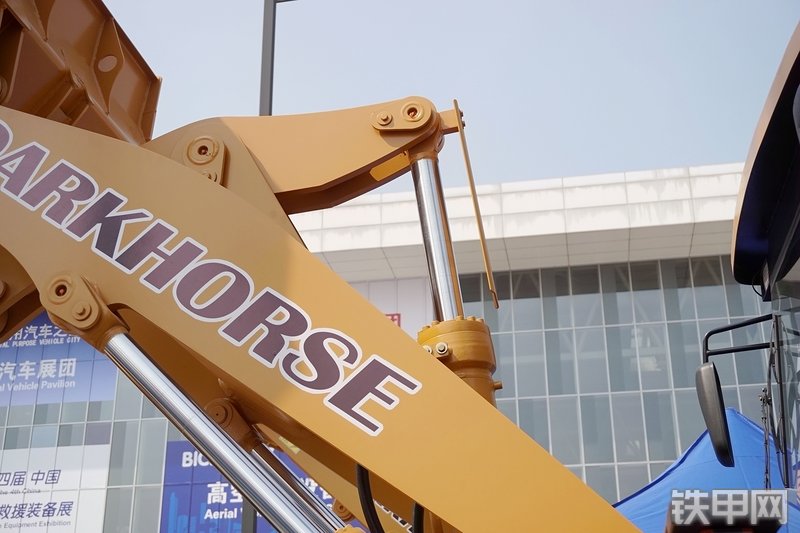 中泽华威HM833HG装载机展会( )