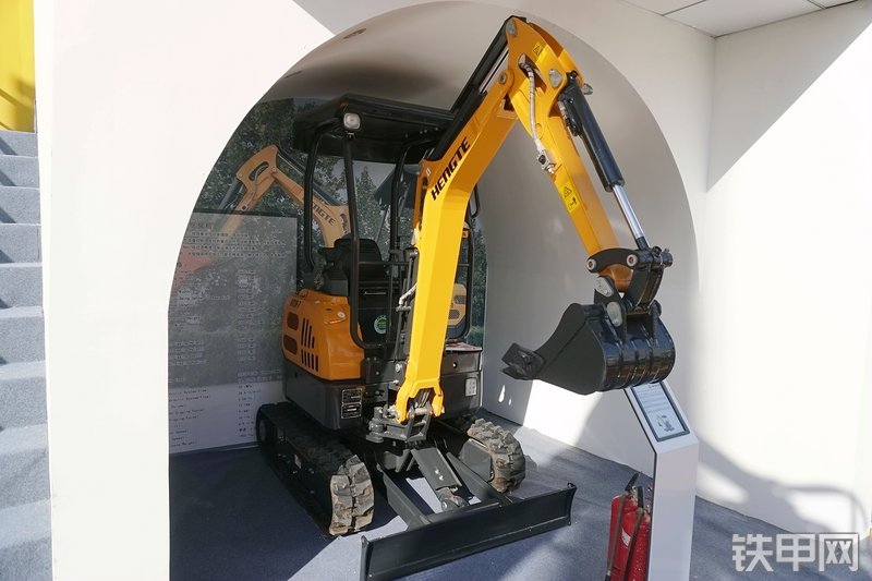 恒特重工HT20-7挖掘机展会( )