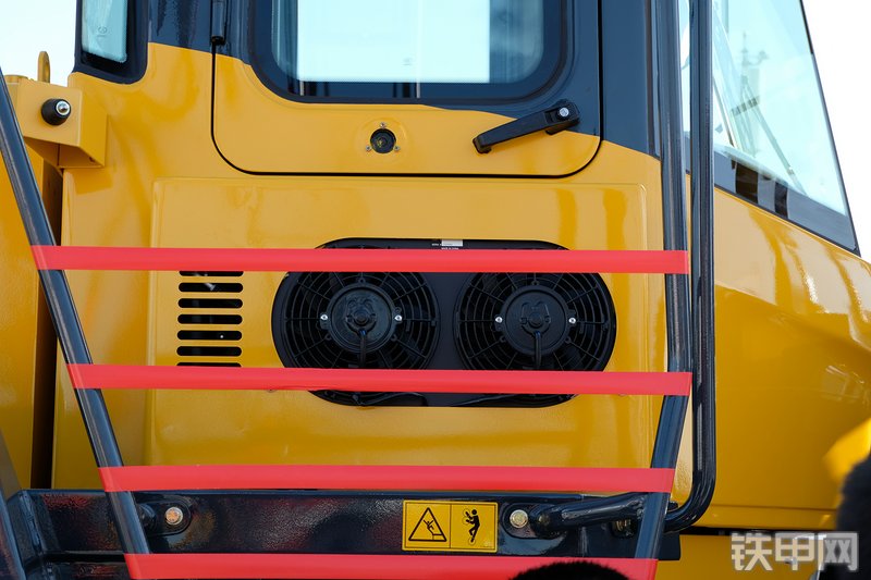 国机重工GZ66T装载机展会( )