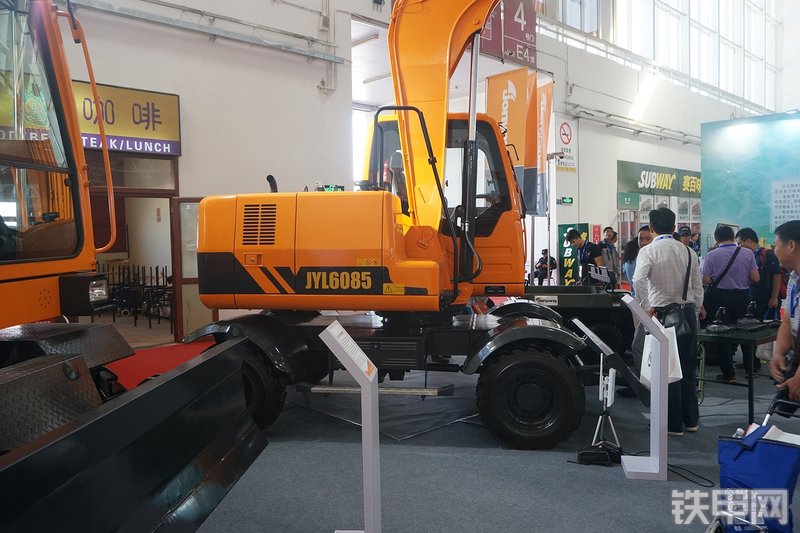 詹阳重工JYL6085挖掘机展会( )