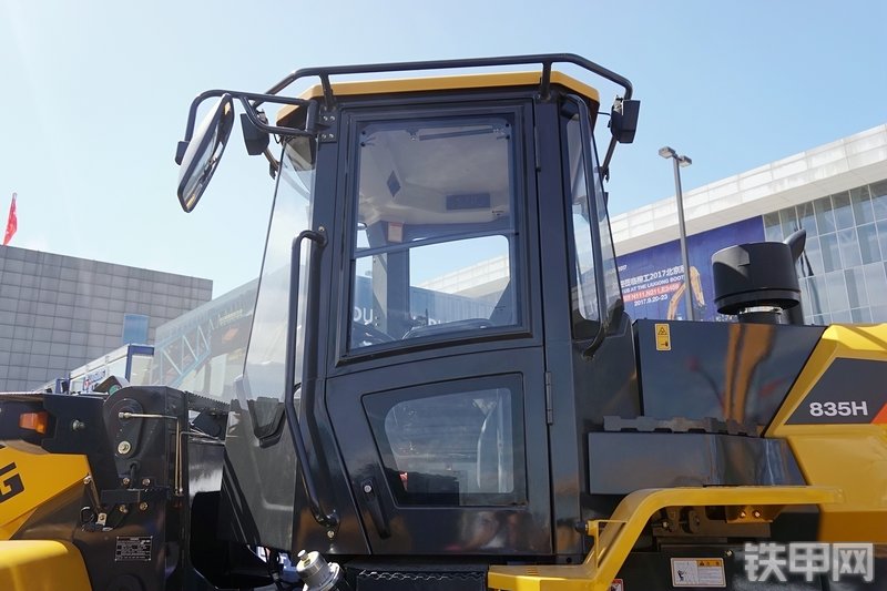 柳工CLG835H装载机展会( )