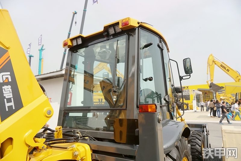 柳工CLG777A挖掘装载机展会( )