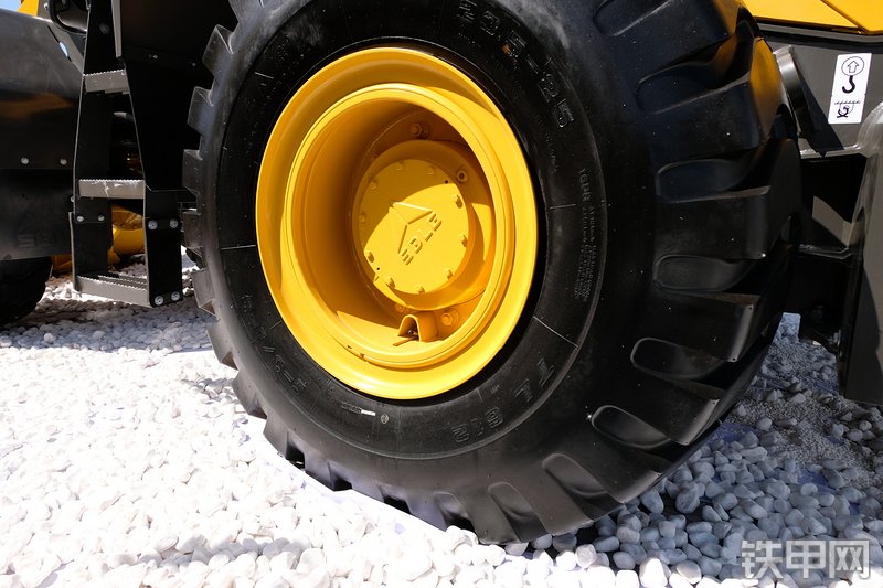 山东临工L956F-LNG装载机展会( )