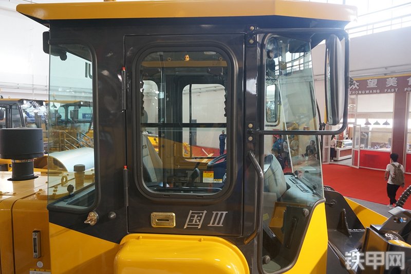 山推SL33H装载机展会( )