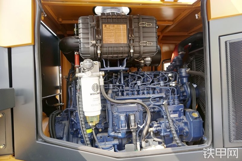 中泽华威HM833HG装载机展会( )