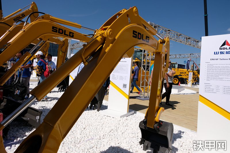 山东临工ER616F挖掘机展会( )