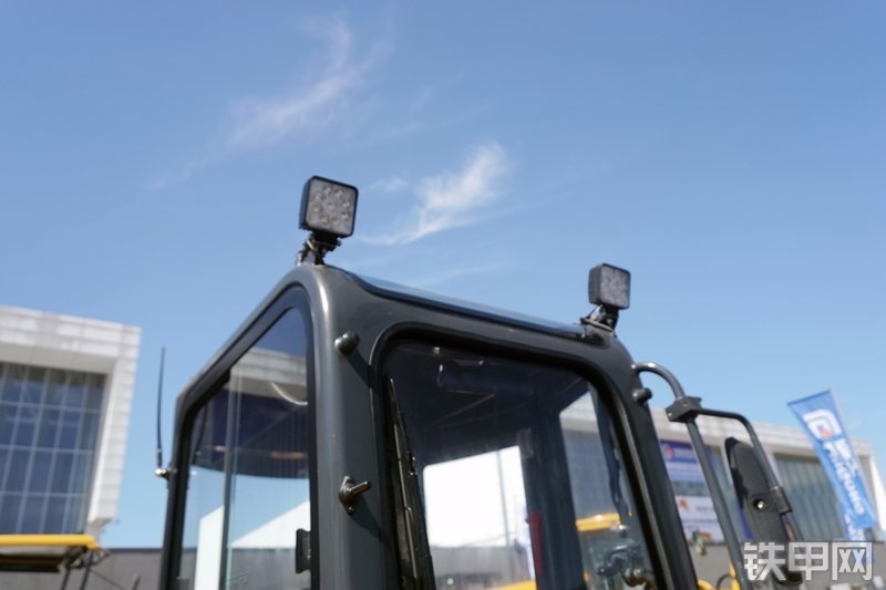 柳工CLG9035E挖掘机展会( )