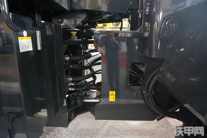 山推SL56H装载机展会( )