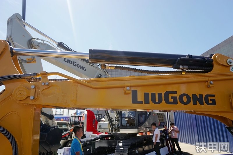 柳工CLG9035E挖掘机展会( )
