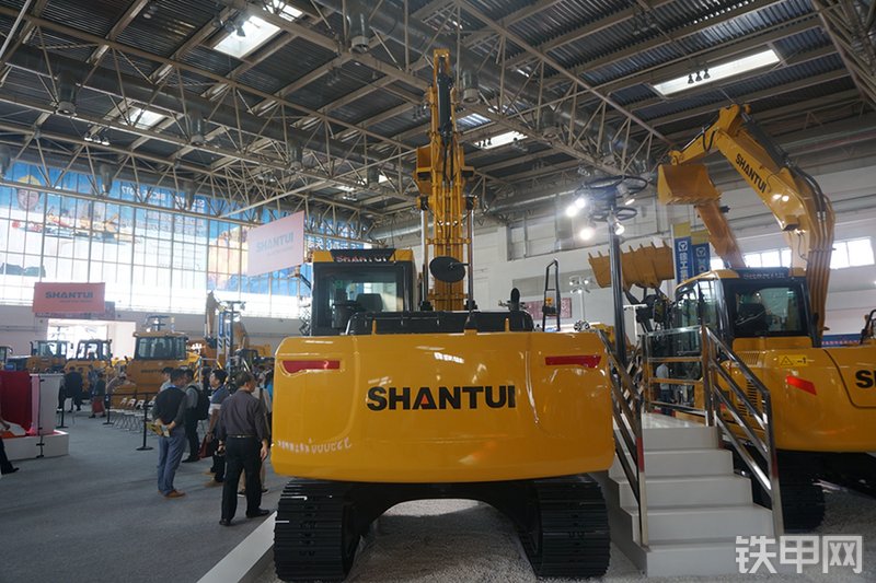 山推SE130-9挖掘机展会( )