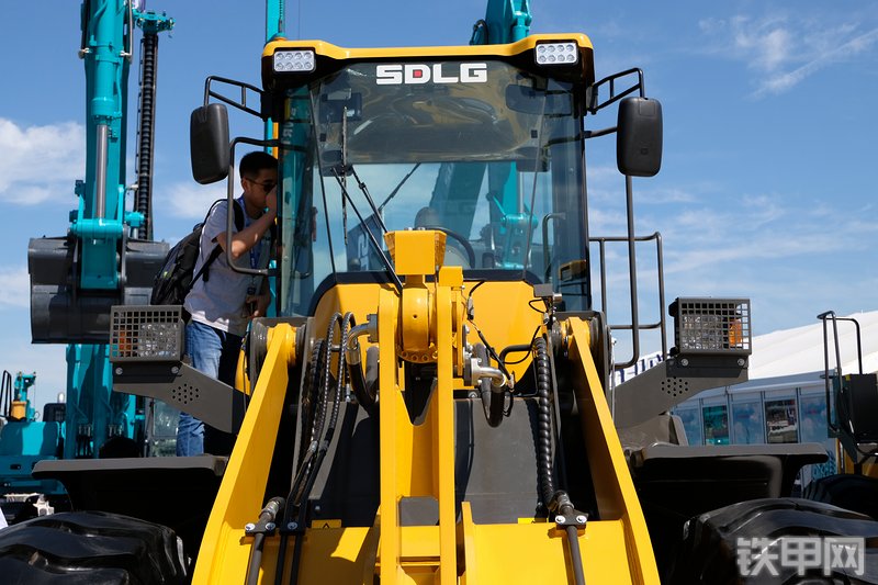 山东临工L938F装载机展会( )