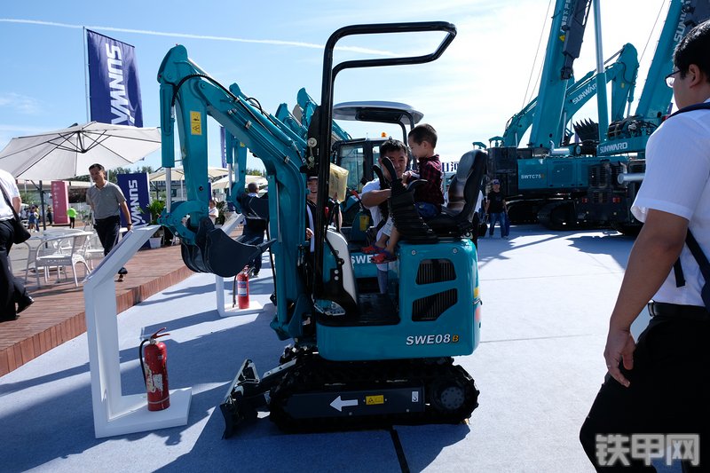 山河智能SWE08B挖掘机展会( )