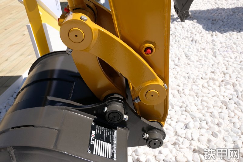 山东临工ER636F挖掘机展会( )