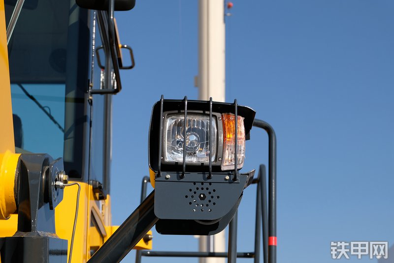 国机重工GZ66T装载机展会( )