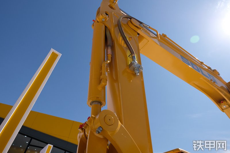 山东临工ER636F挖掘机展会( )