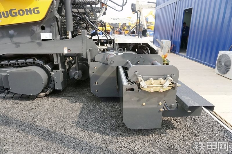 柳工509E沥青摊铺机展会( )