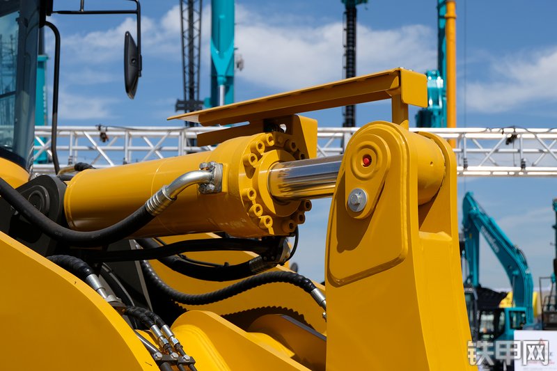 山东临工L959F装载机展会( )