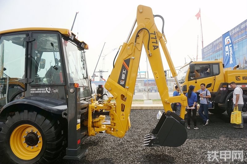 柳工CLG777A挖掘装载机展会( )