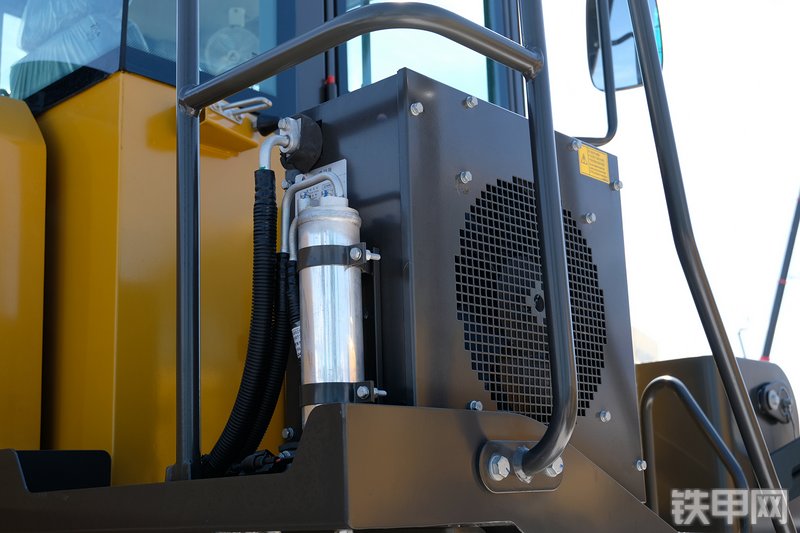 山东临工L955FC装载机展会( )