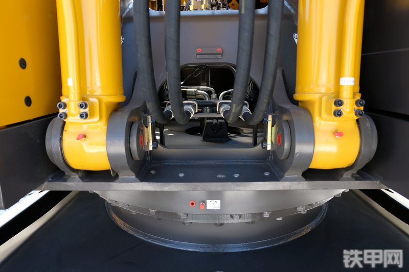 山东临工E6225H挖掘机展会( )