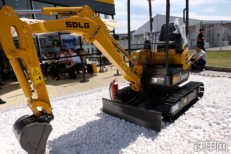 山东临工ER616F挖掘机展会( )