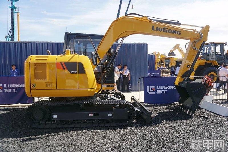 柳工CLG9075E挖掘机展会( )