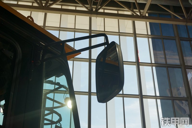 山推SR12-5压路机展会( )